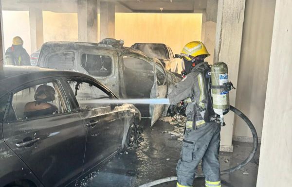 إصابة (6) أشخاص في حريق (4) مركبات بحي سلطانة في بريدة