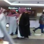 "الرياض" جولة هيئة الأمر بالمعروف تكشف شباب فتيات في وضع مخل بأحد المراكز التجارية بالرياض