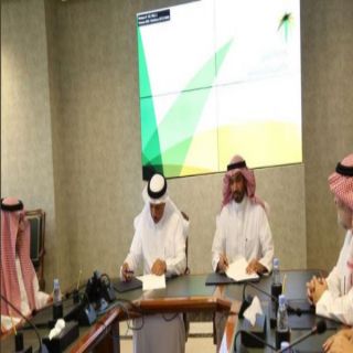 العمل وغرفة الرياض توقع مذكرة تعاون لتأهيل وتدريب الباحثين والباحثات عن عمل