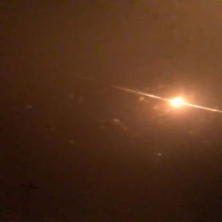 فيديو -قوات الدفاع الجوي تعترض صاروخ بالستي في سماء ‎نجران