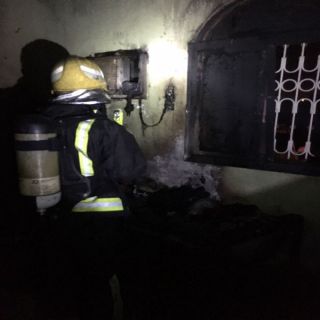 التماس كهربائي يتسبب في حريق غرفة بمنزل في #بارق