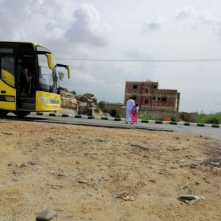 بالصور - أمانة قائد وسيلة نقل طالبات في ثلوث المنظر تُثير إعجاب المواطنين