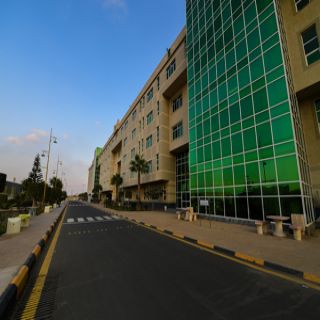 وكيلة #جامعة_الملك_خالد تكرّم مجتازات برامج وكالة الجامعة للتطوير والجودة