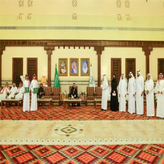 سمو أمير عسير يُكرّم عددًا من منسوبي جامعة الملك خالد، والطلاب الفائزين