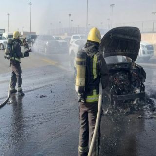 الدفاع المدني يُخمد حريق مركبة بطريق الملك فهد في الرياض